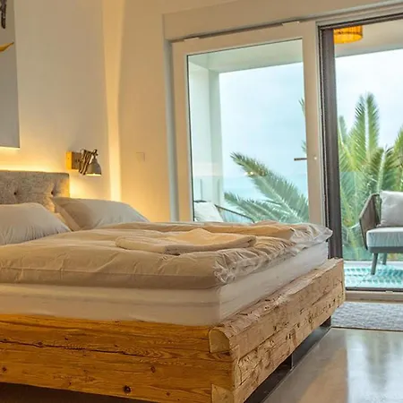 Sunset Loft Vir